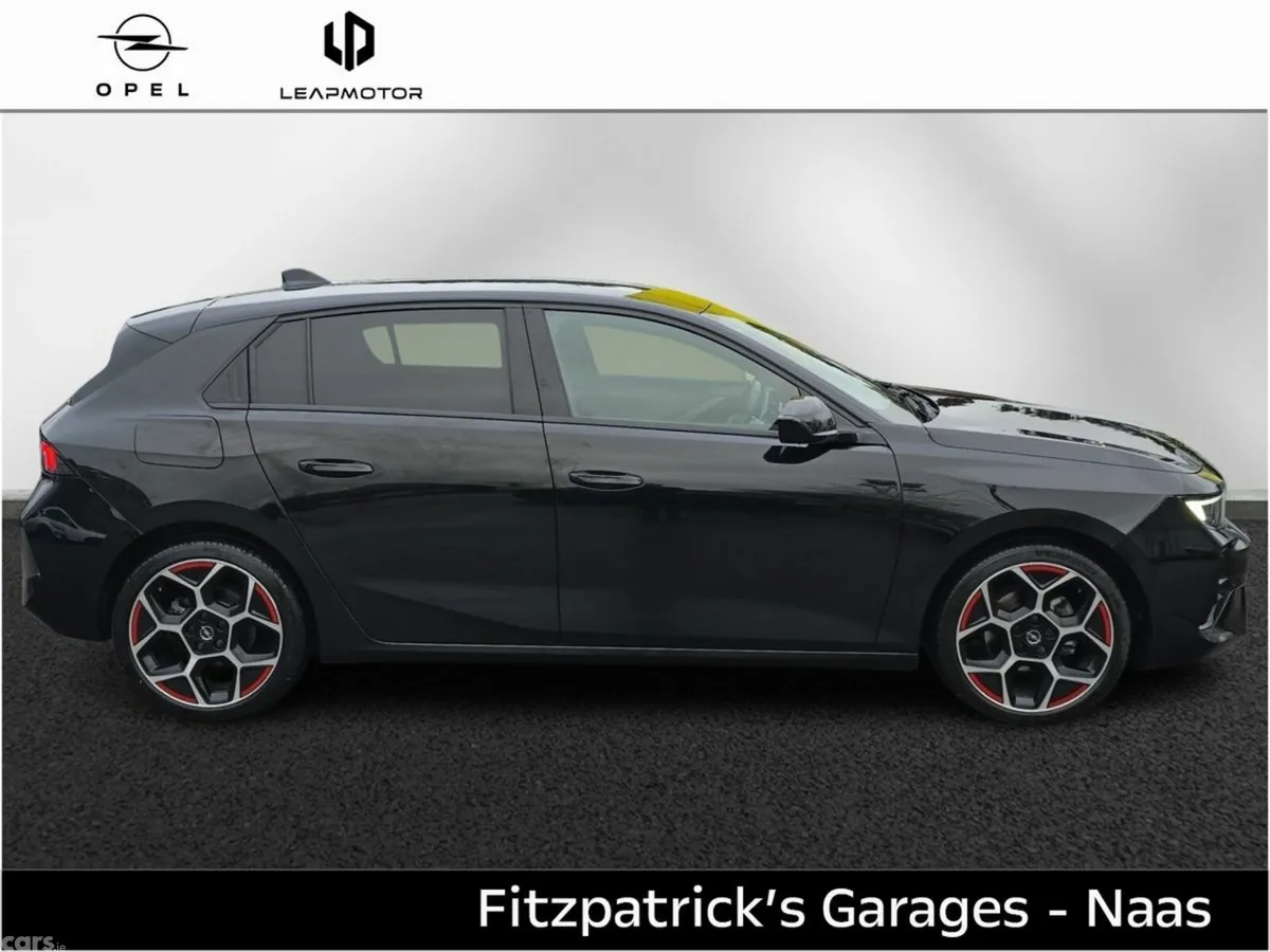 Opel Astra Hatchback, Petrol, 2025, Black