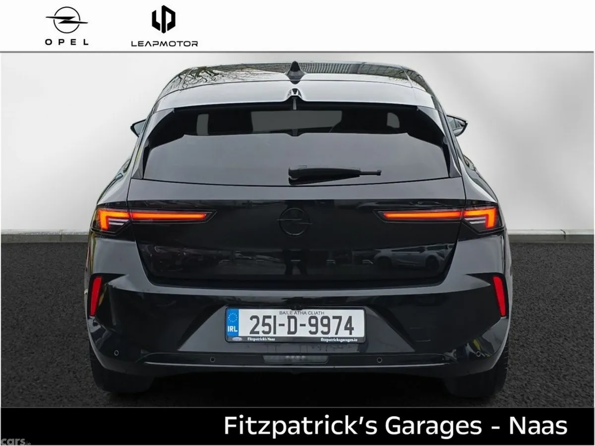 Opel Astra Hatchback, Petrol, 2025, Black