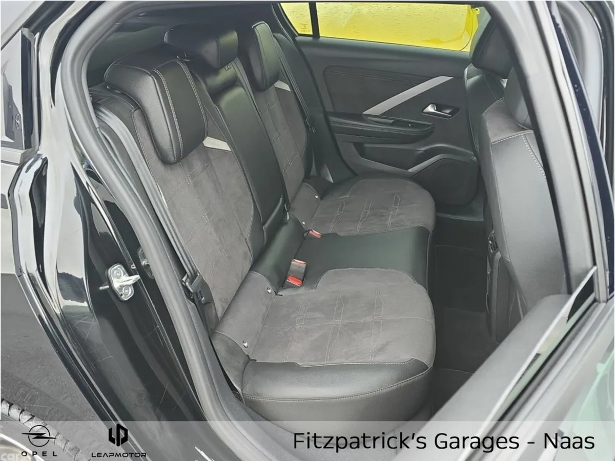 Opel Astra Hatchback, Petrol, 2025, Black