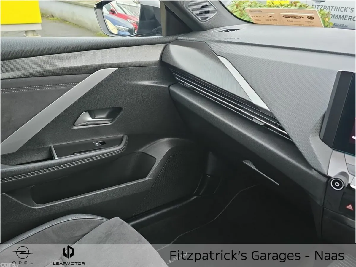 Opel Astra Hatchback, Petrol, 2025, Black