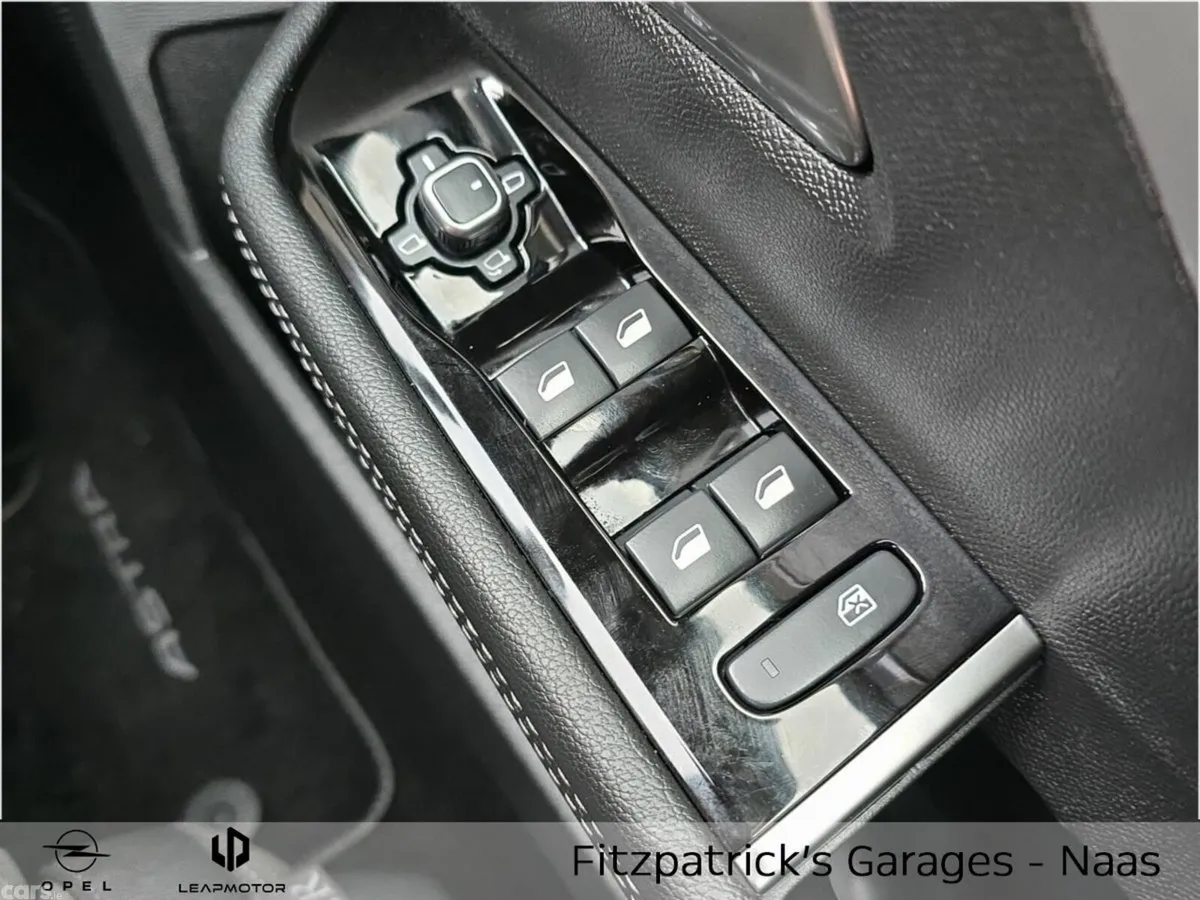 Opel Astra Hatchback, Petrol, 2025, Black