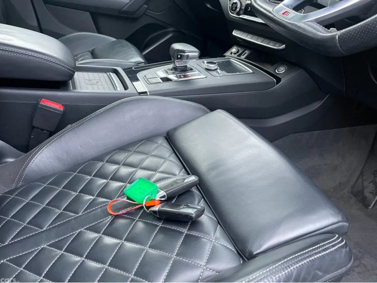 Audi Q5 SUV, Petrol Hybrid, 2020, White