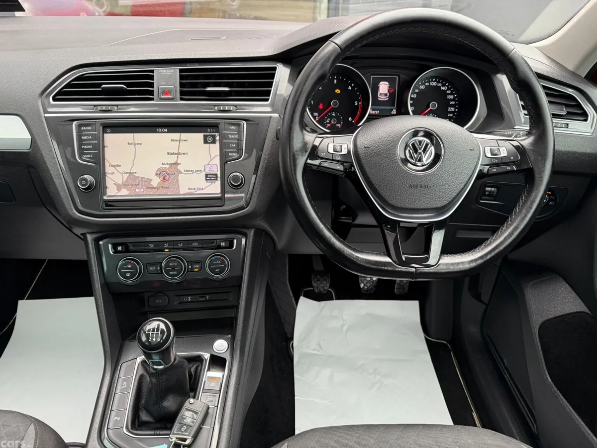 Volkswagen Tiguan SUV, Diesel, 2017, Red