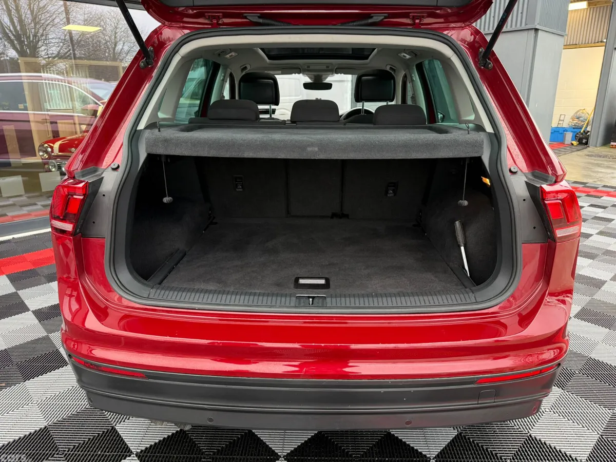 Volkswagen Tiguan SUV, Diesel, 2017, Red