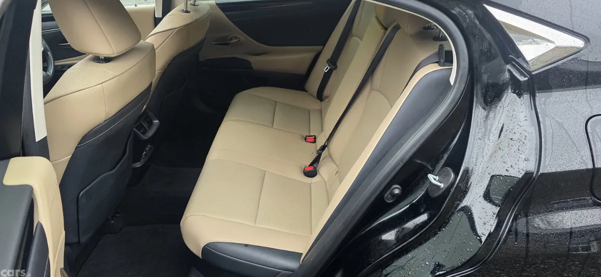 Lexus ES Saloon, Petrol Hybrid, 2020, Black