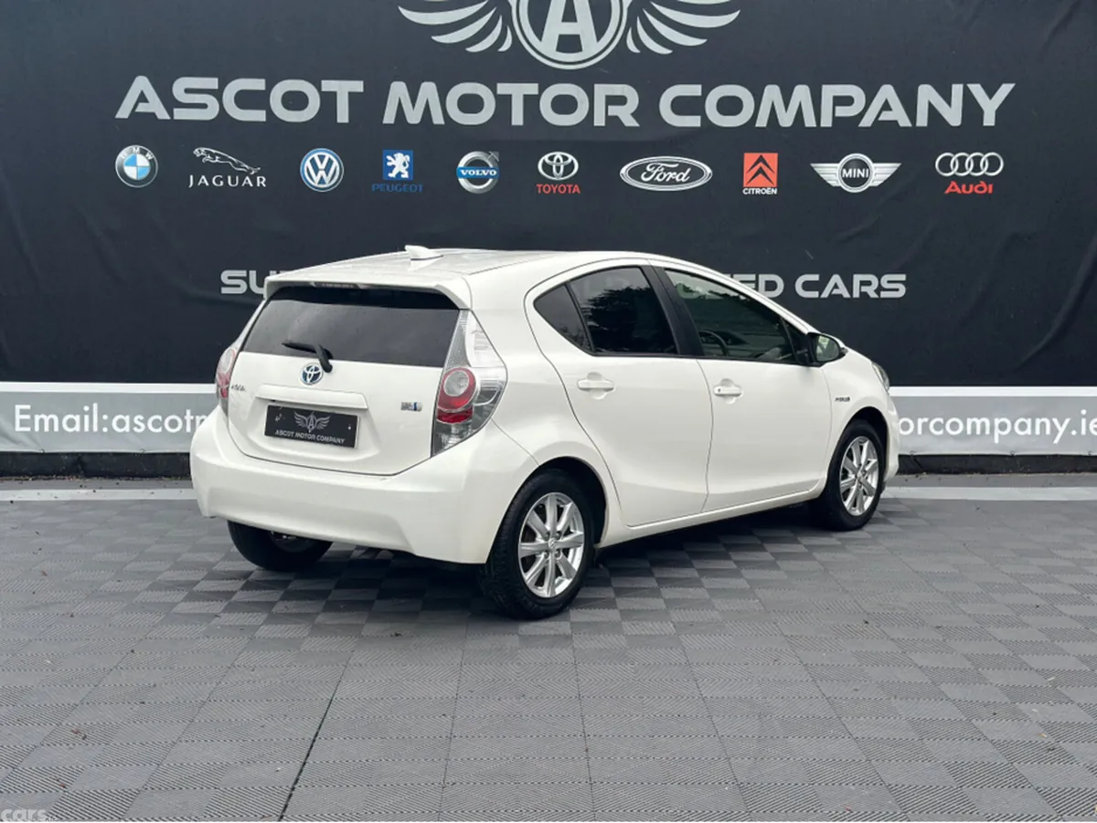 Toyota Aqua Hatchback, Petrol Hybrid, 2014, White