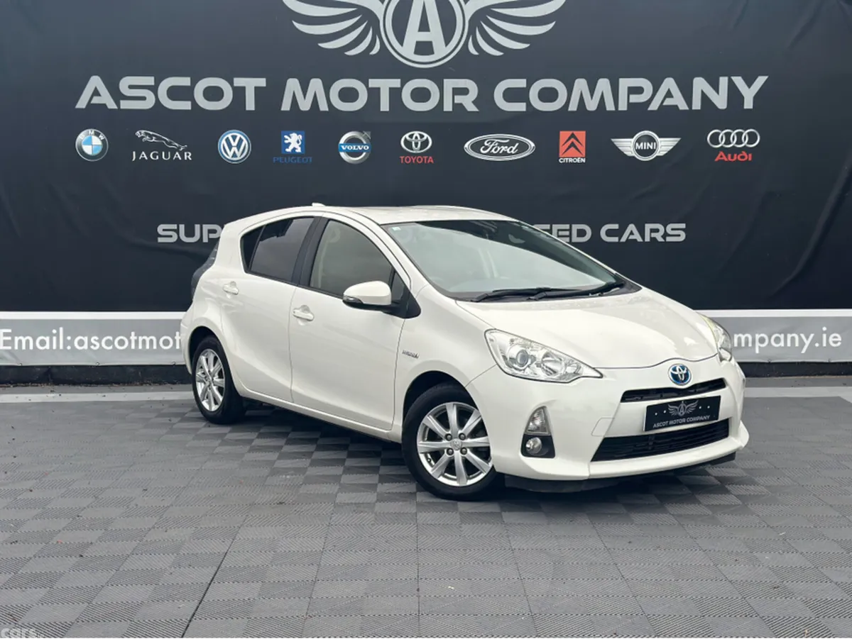 Toyota Aqua Hatchback, Petrol Hybrid, 2014, White