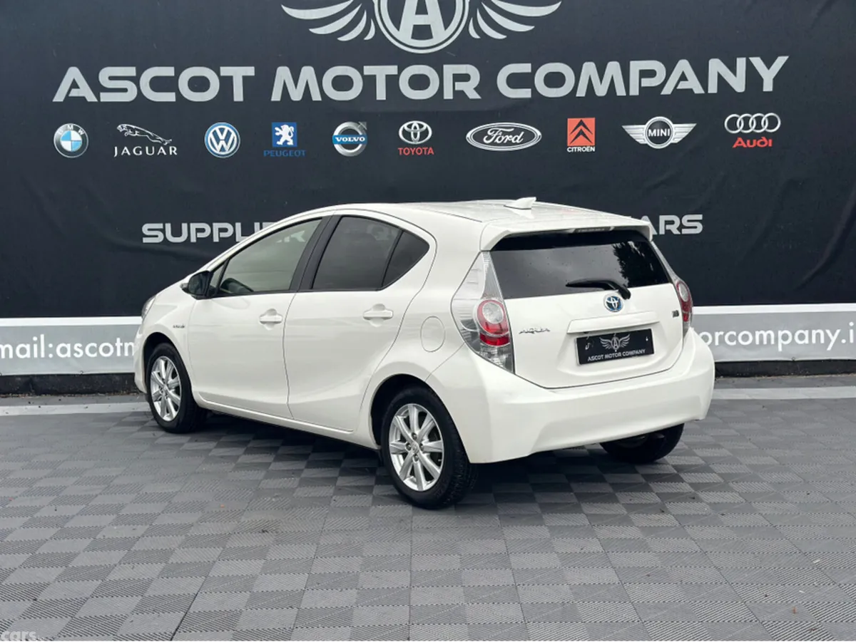 Toyota Aqua Hatchback, Petrol Hybrid, 2014, White