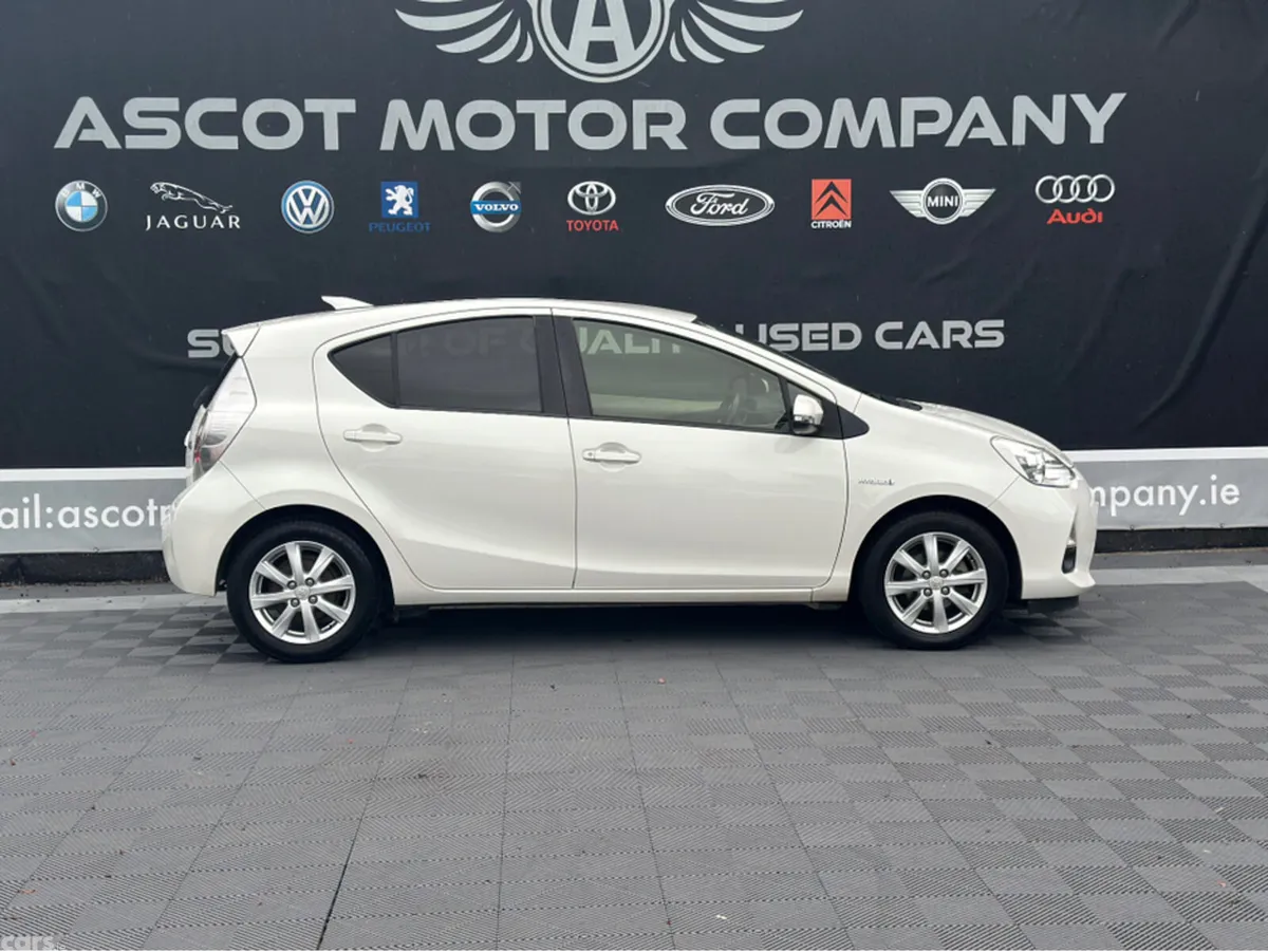 Toyota Aqua Hatchback, Petrol Hybrid, 2014, White