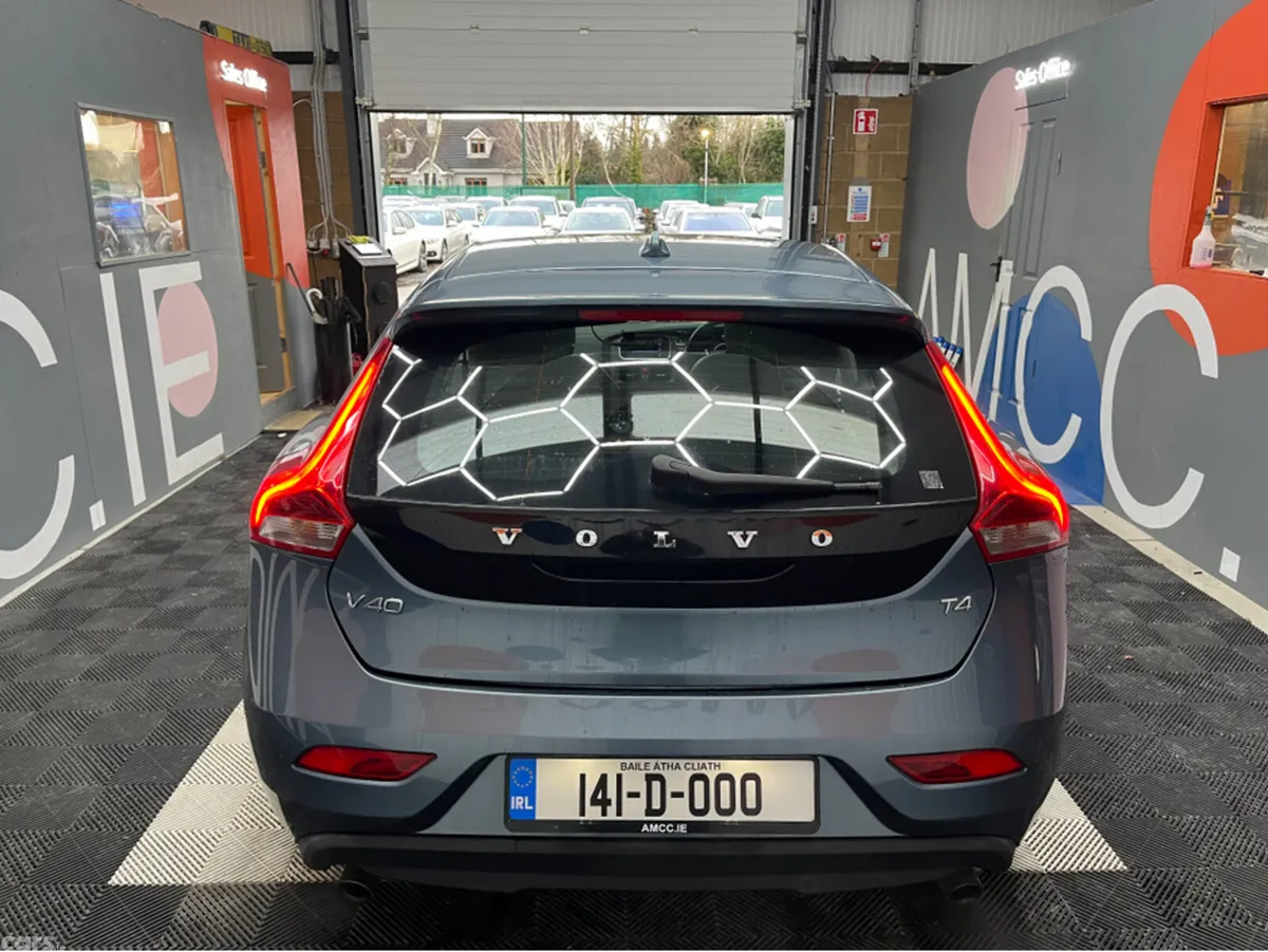 Volvo V40 Hatchback, Petrol, 2014, Blue