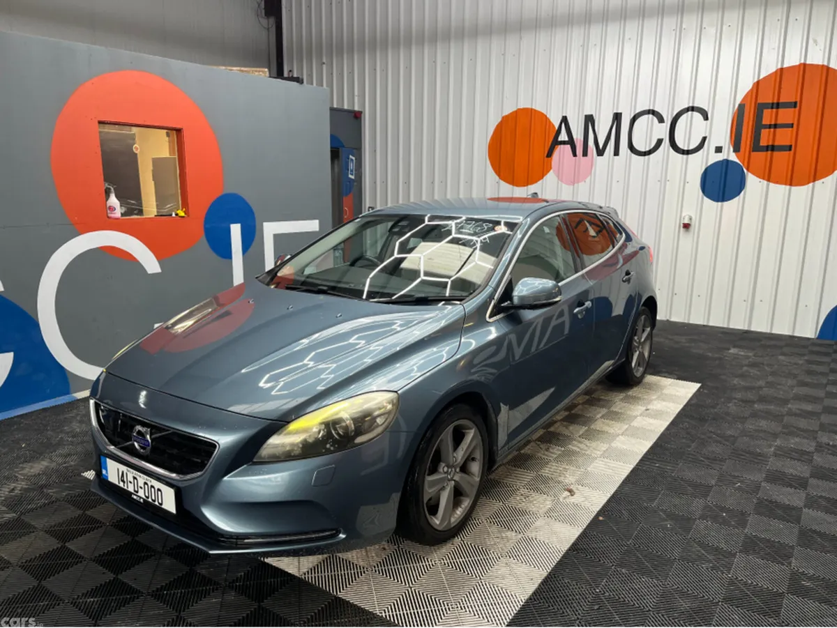 Volvo V40 Hatchback, Petrol, 2014, Blue