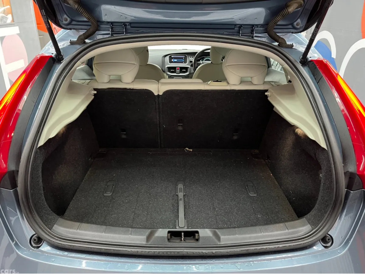 Volvo V40 Hatchback, Petrol, 2014, Blue