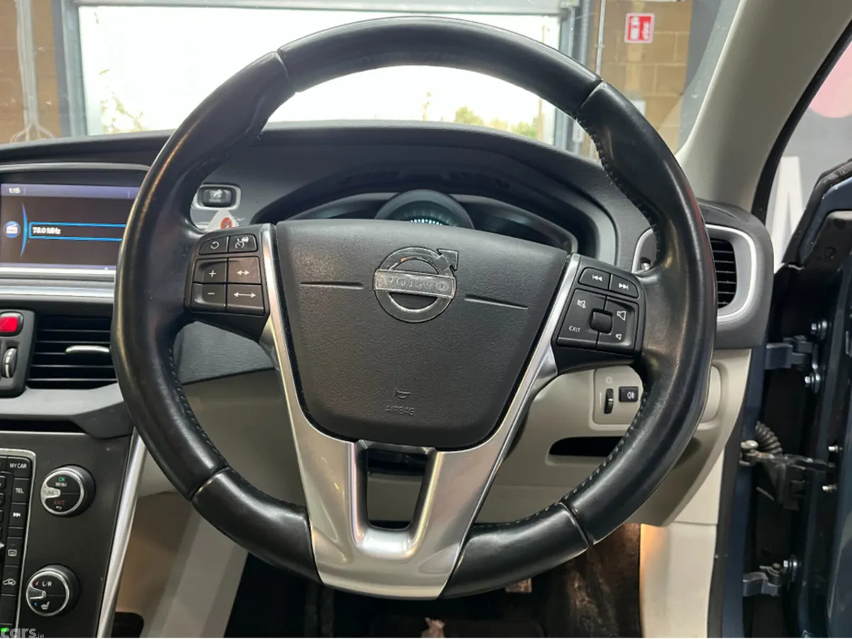Volvo V40 Hatchback, Petrol, 2014, Blue