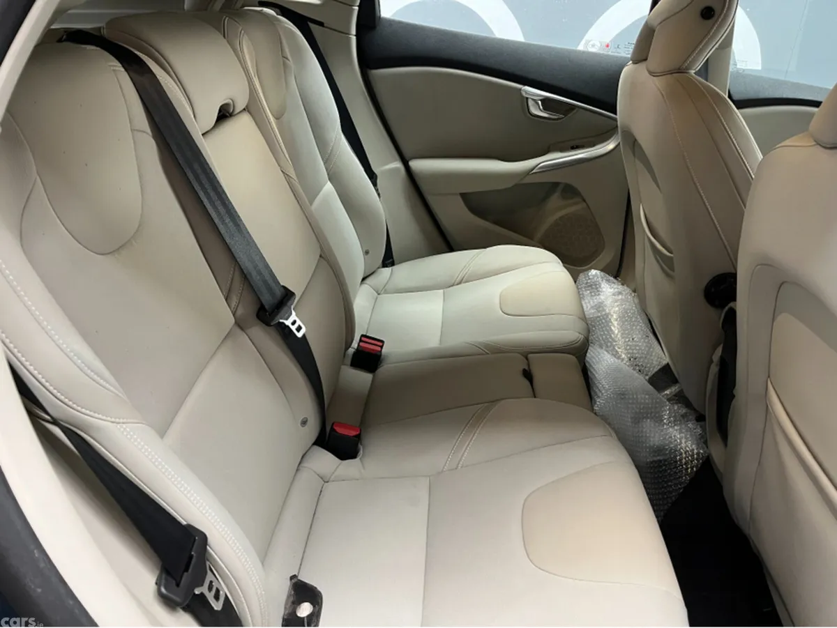 Volvo V40 Hatchback, Petrol, 2014, Blue