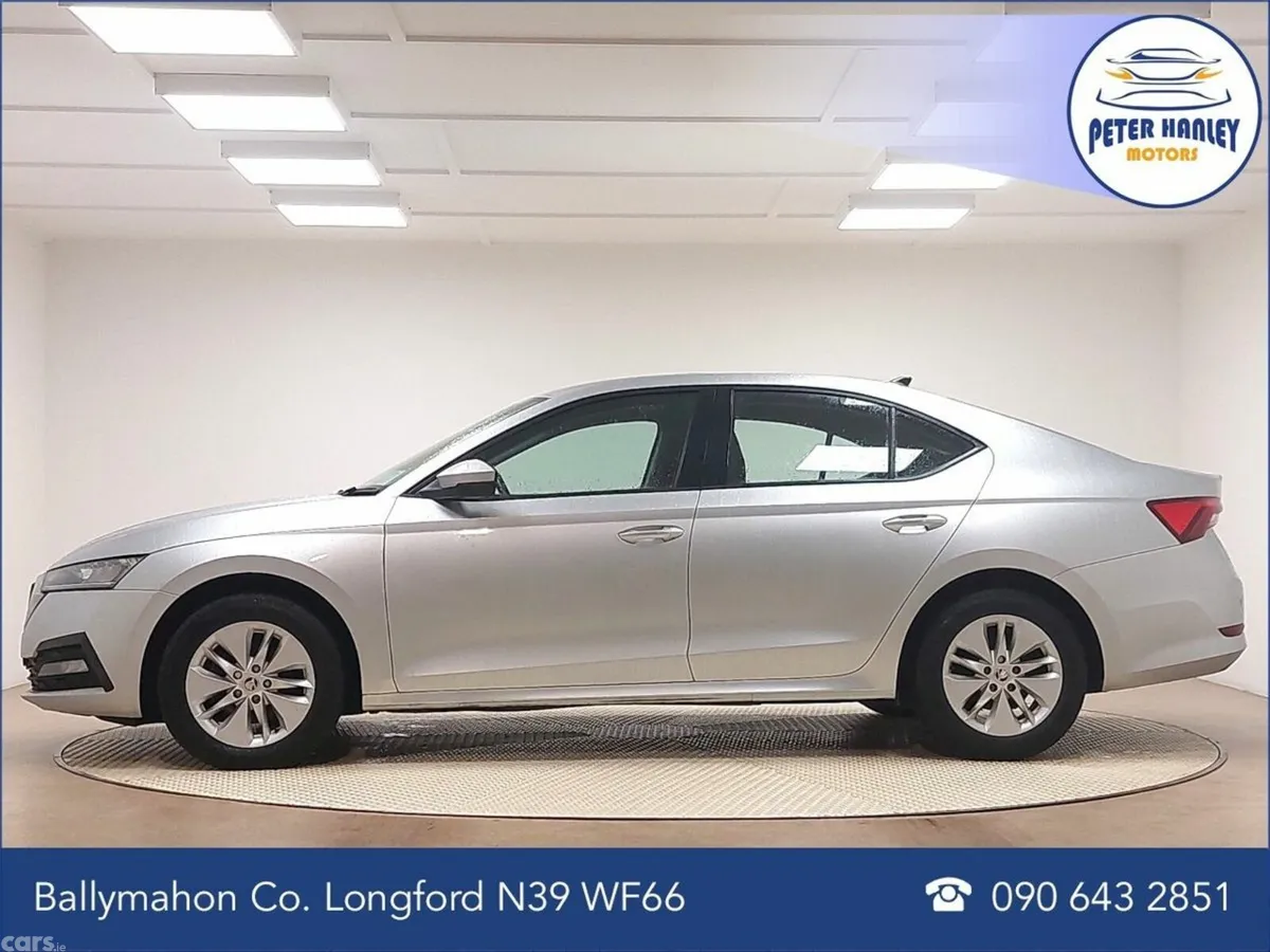 Skoda Octavia Hatchback, Diesel, 2022, Silver