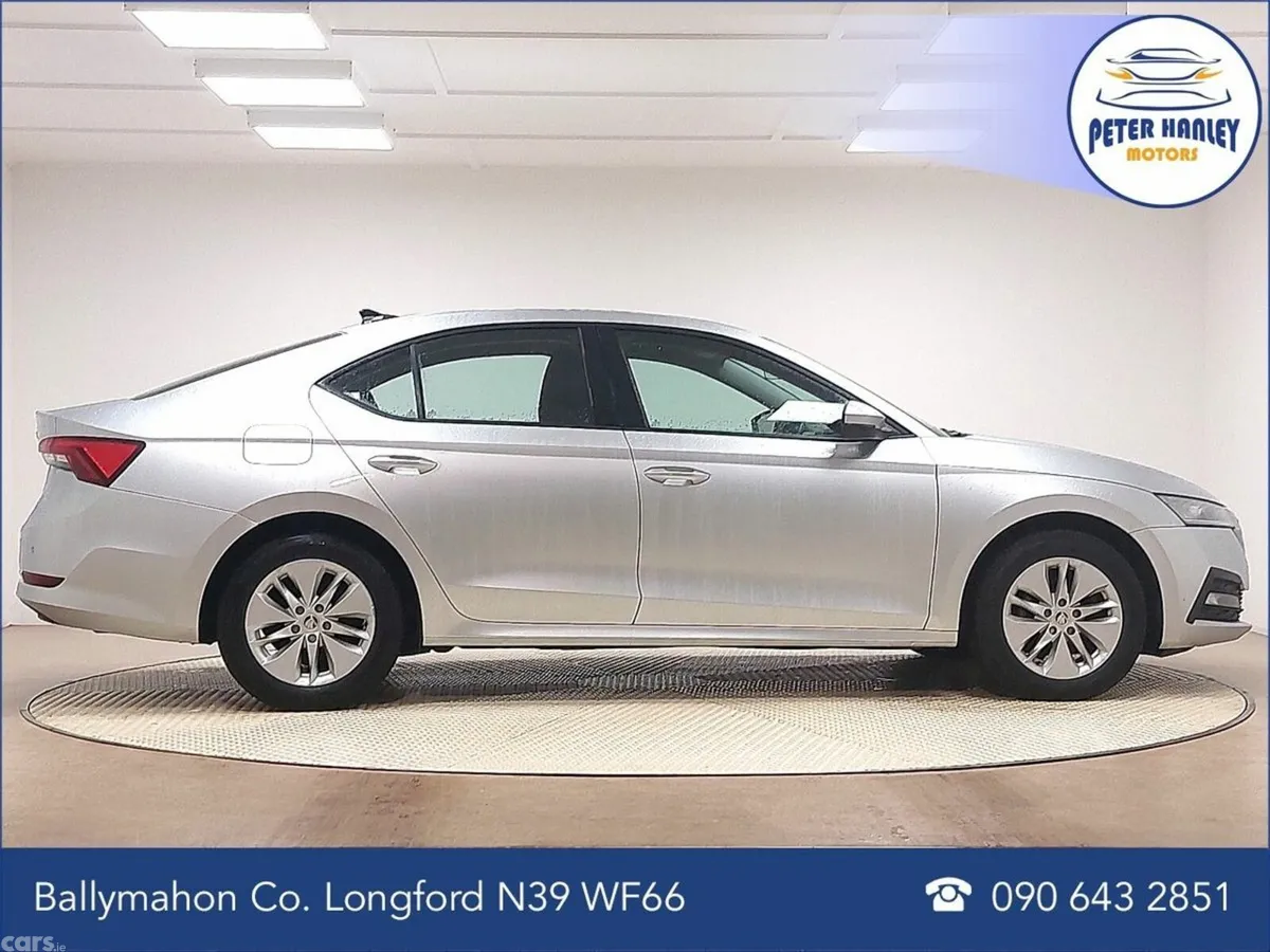 Skoda Octavia Hatchback, Diesel, 2022, Silver