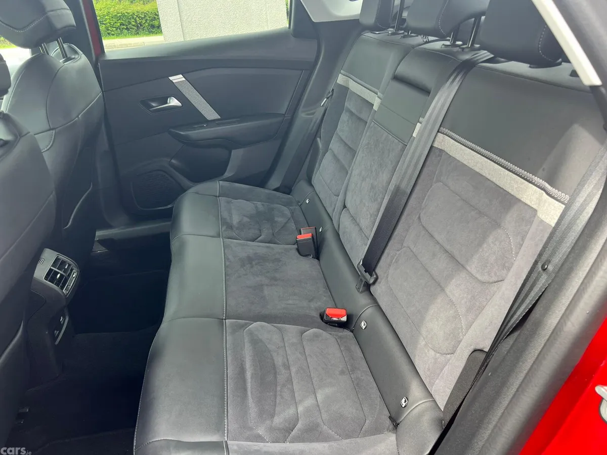 Citroen C4 X Saloon, Diesel, 2024, Red