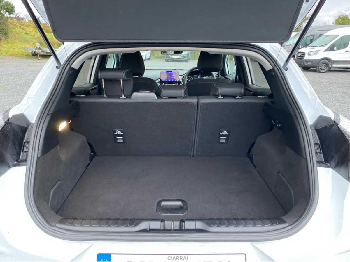 Ford Puma MPV, Petrol Hybrid, 2022, White