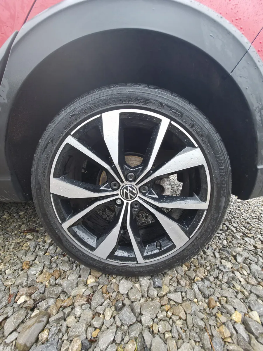 Volkswagen Taigo Hatchback, Petrol, 2022, Red
