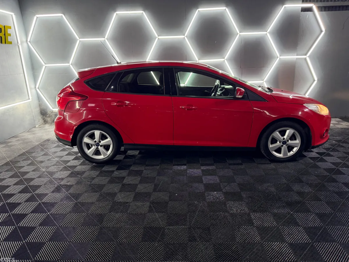 Ford Focus Hatchback, Diesel, 2011, Red