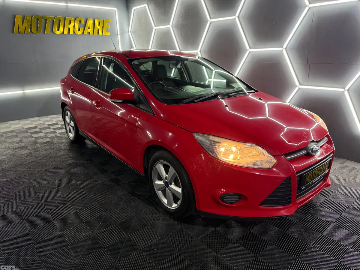 Ford Focus Hatchback, Diesel, 2011, Red