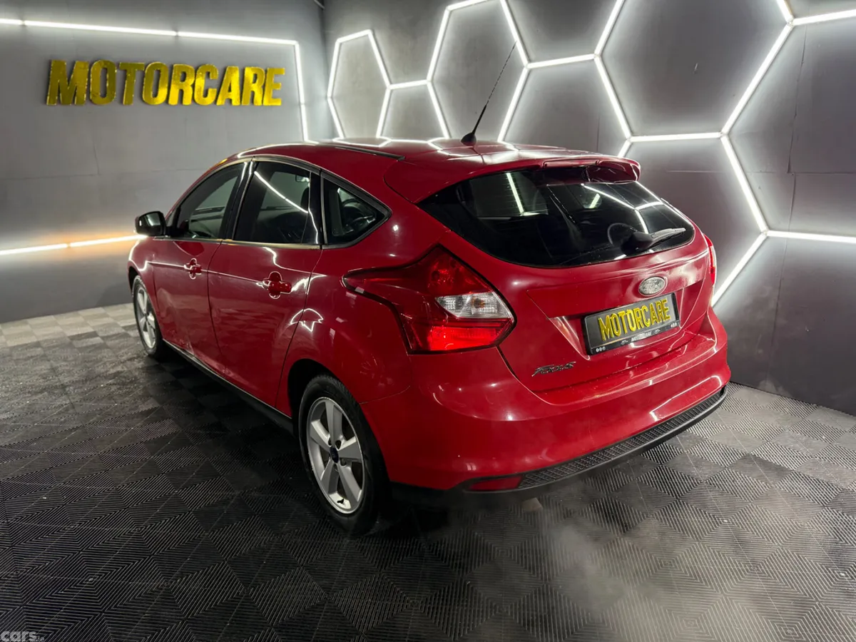 Ford Focus Hatchback, Diesel, 2011, Red