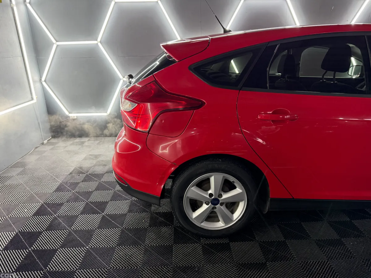 Ford Focus Hatchback, Diesel, 2011, Red
