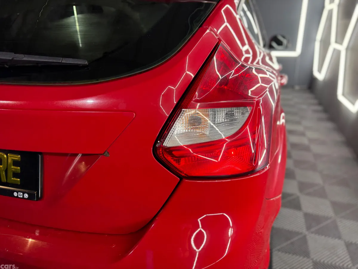 Ford Focus Hatchback, Diesel, 2011, Red