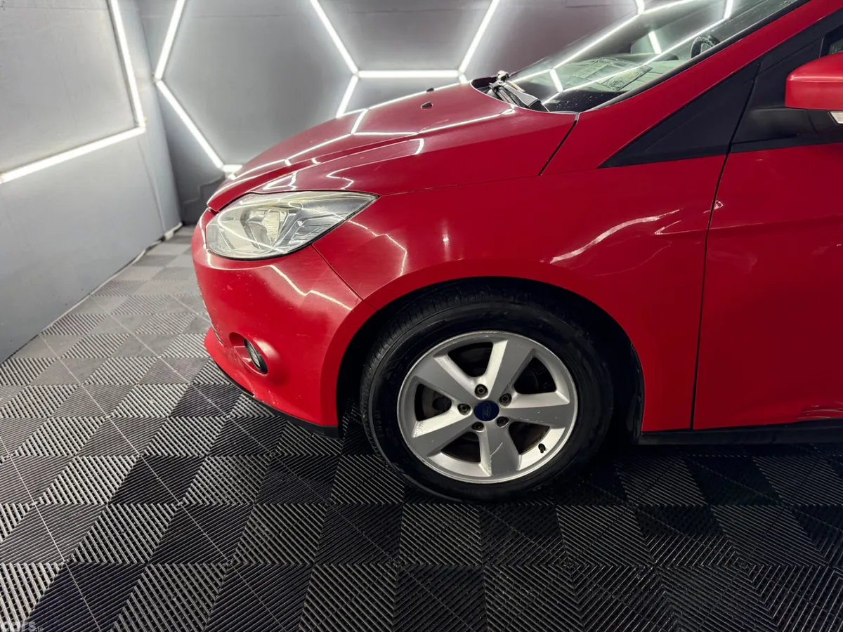 Ford Focus Hatchback, Diesel, 2011, Red