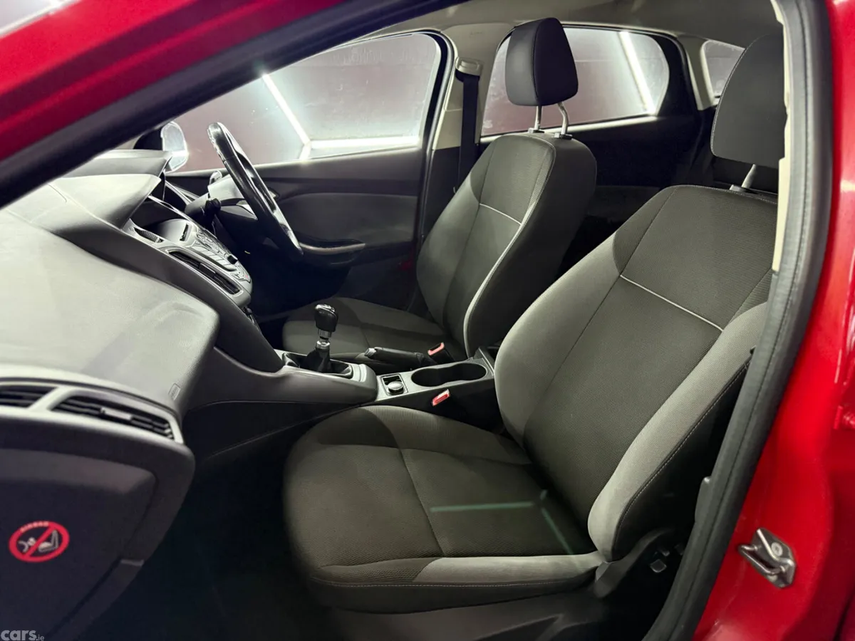 Ford Focus Hatchback, Diesel, 2011, Red