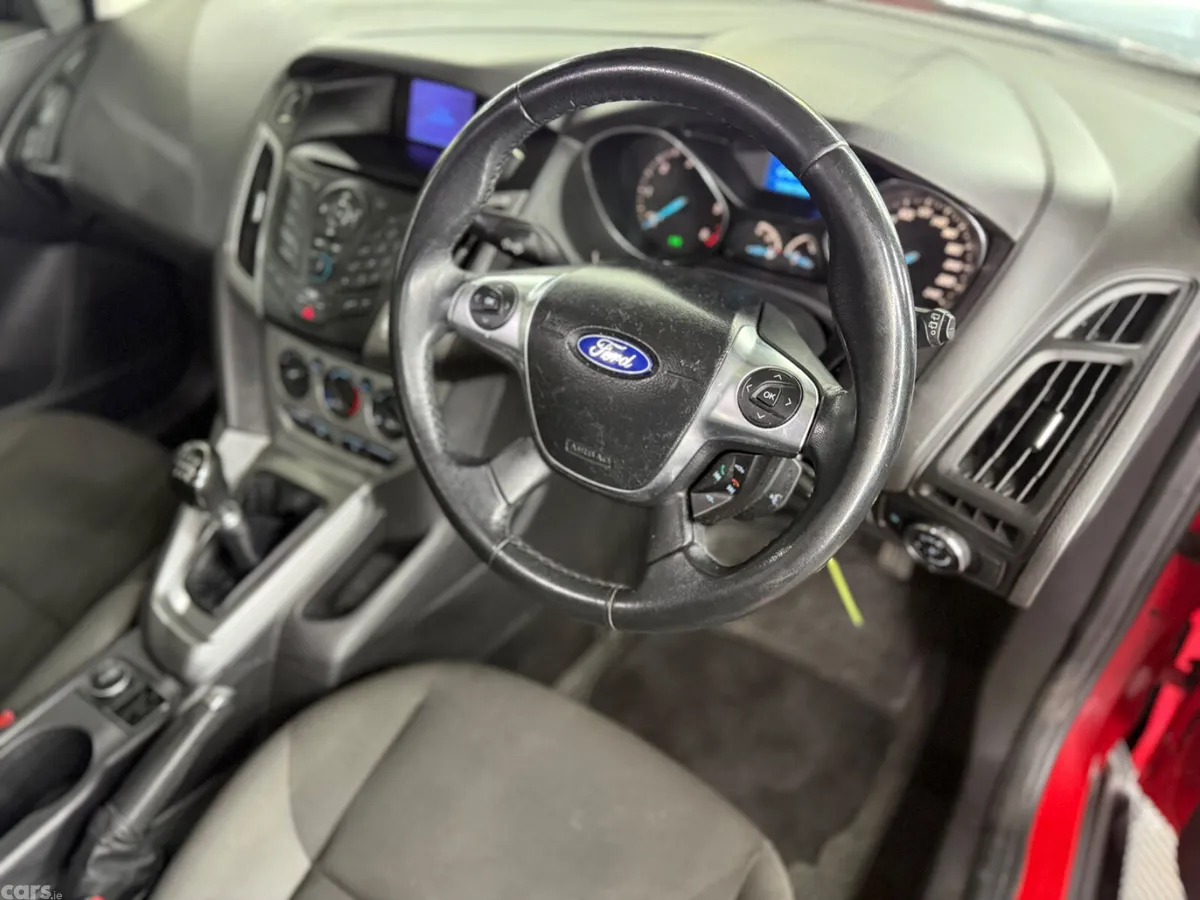 Ford Focus Hatchback, Diesel, 2011, Red