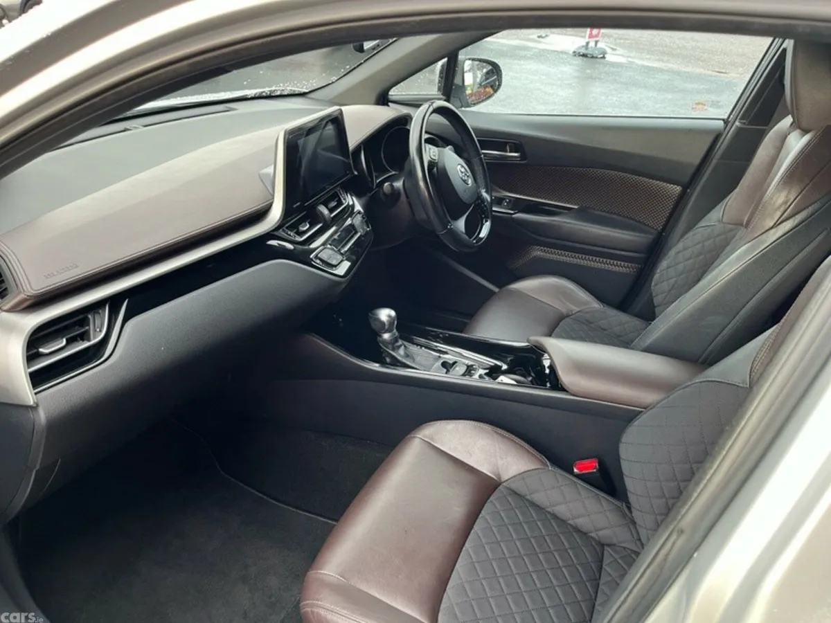 Toyota C-HR SUV, Petrol Hybrid, 2017, Silver