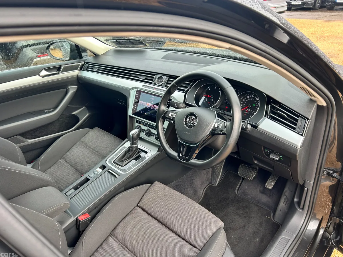 Volkswagen Passat Saloon, Diesel, 2018, Grey