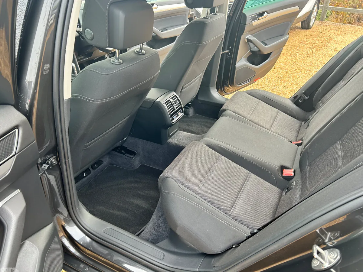 Volkswagen Passat Saloon, Diesel, 2018, Grey