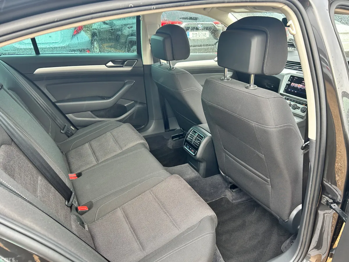 Volkswagen Passat Saloon, Diesel, 2018, Grey