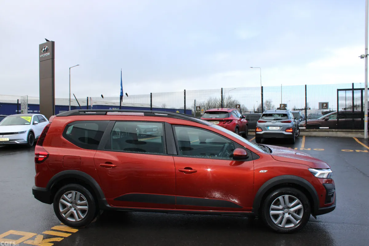 Dacia Jogger MPV, Petrol, 2023, Brown