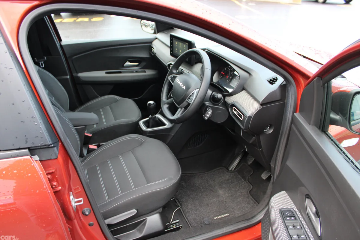 Dacia Jogger MPV, Petrol, 2023, Brown
