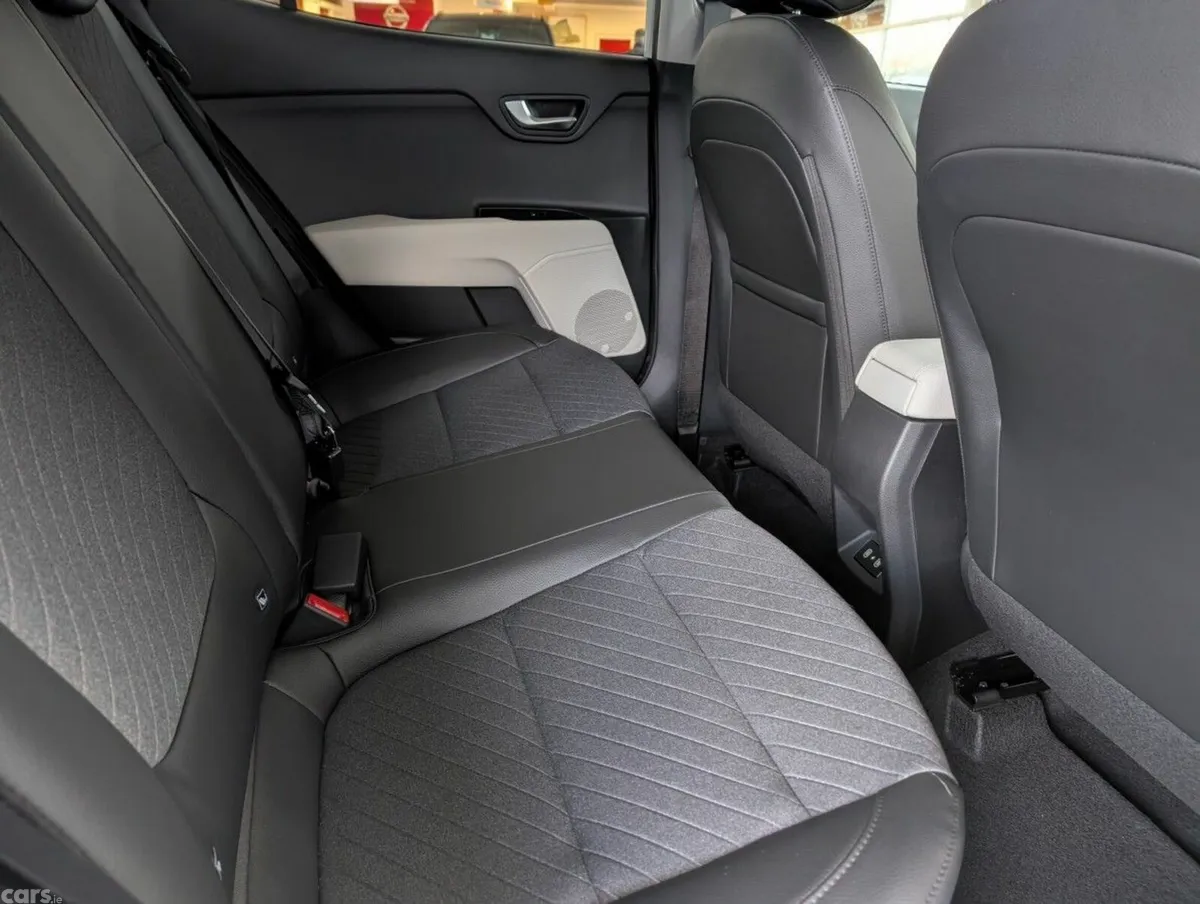 Kia Stonic Hatchback, Petrol, 2027, Silver