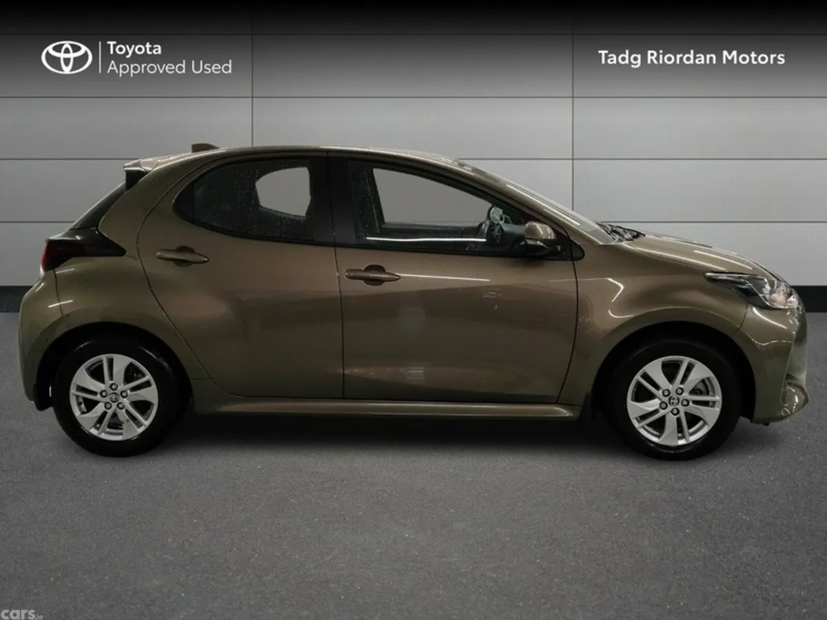 Toyota Yaris Hatchback, Petrol Hybrid, 2022, Bronze