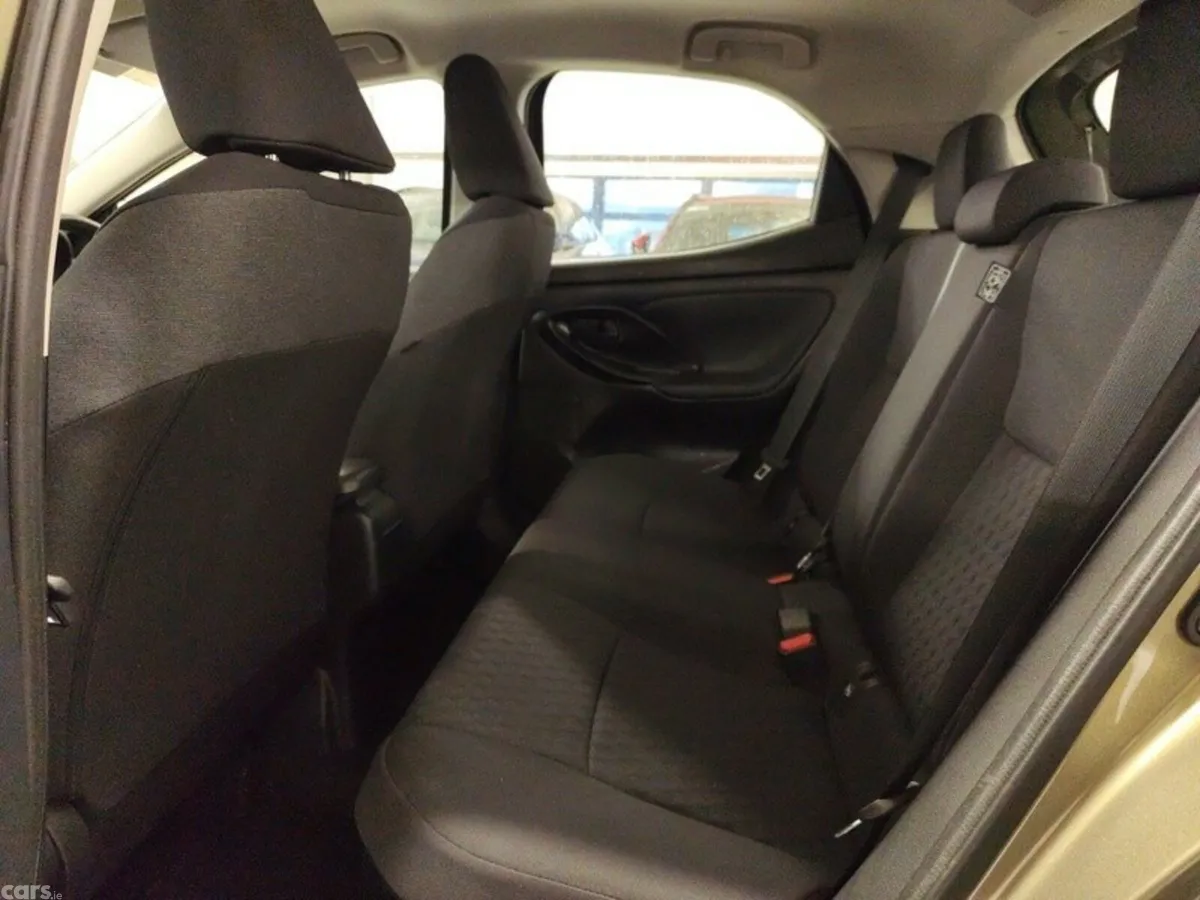 Toyota Yaris Hatchback, Petrol Hybrid, 2022, Bronze