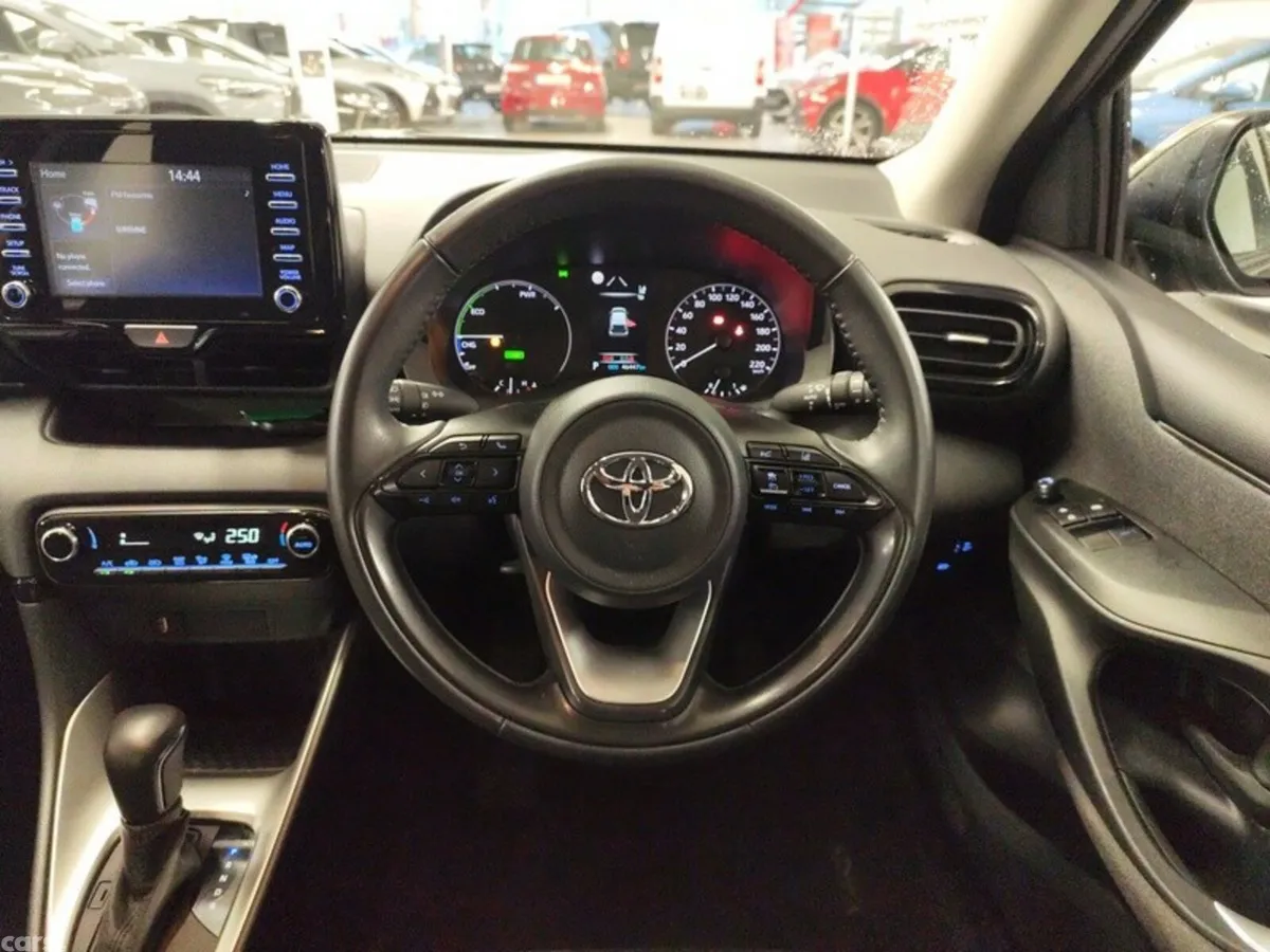 Toyota Yaris Hatchback, Petrol Hybrid, 2022, Bronze