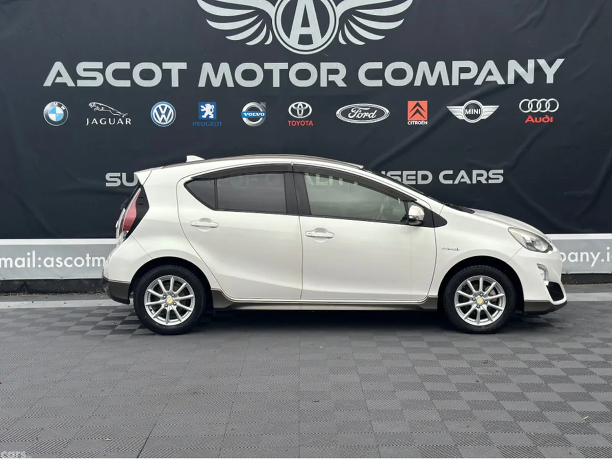 Toyota Aqua Hatchback, Gas, 2015, White
