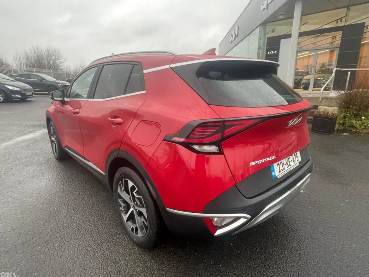 Kia Sportage MPV, Diesel Hybrid, 2023, Red