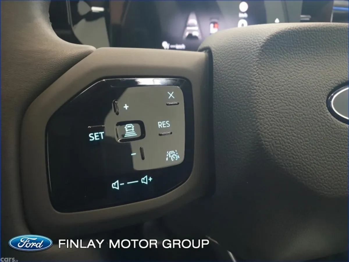 Ford Explorer MPV, Electric, 2025, White