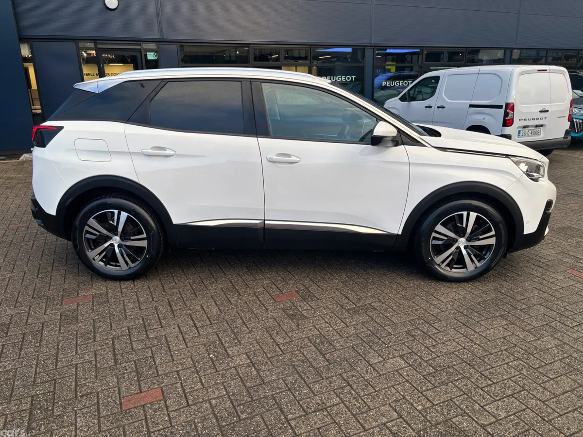Peugeot 3008 MPV, Petrol, 2019, White
