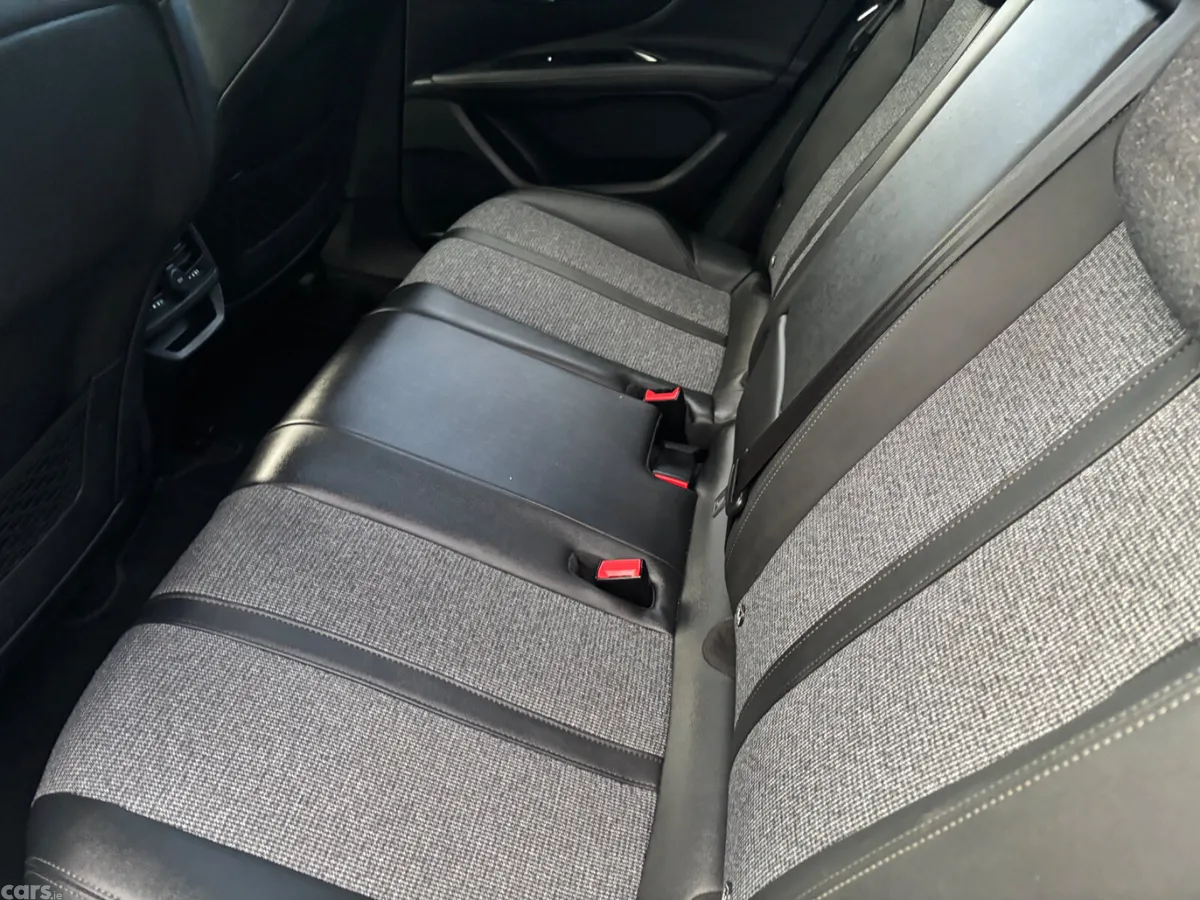 Peugeot 3008 MPV, Petrol, 2019, White