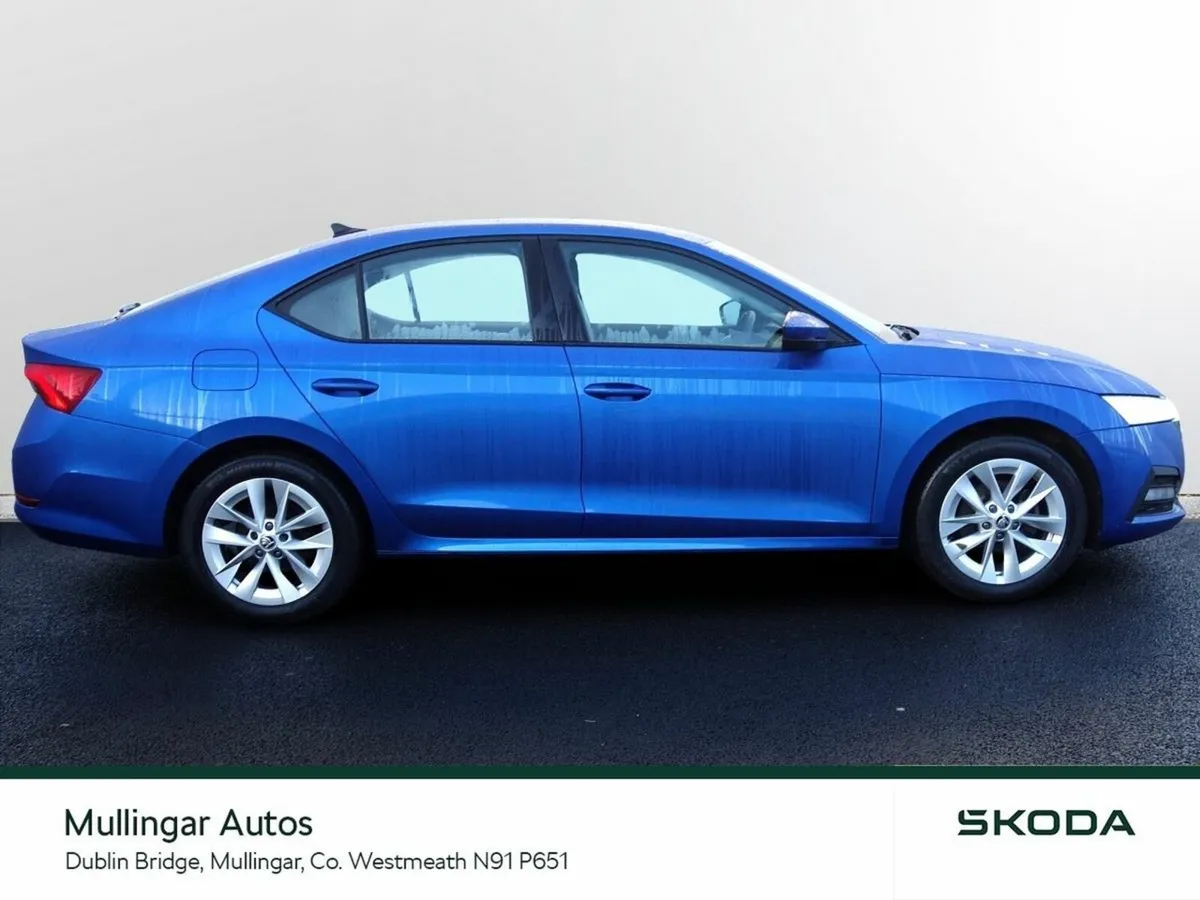 Skoda Octavia Saloon, Diesel, 2024, Blue