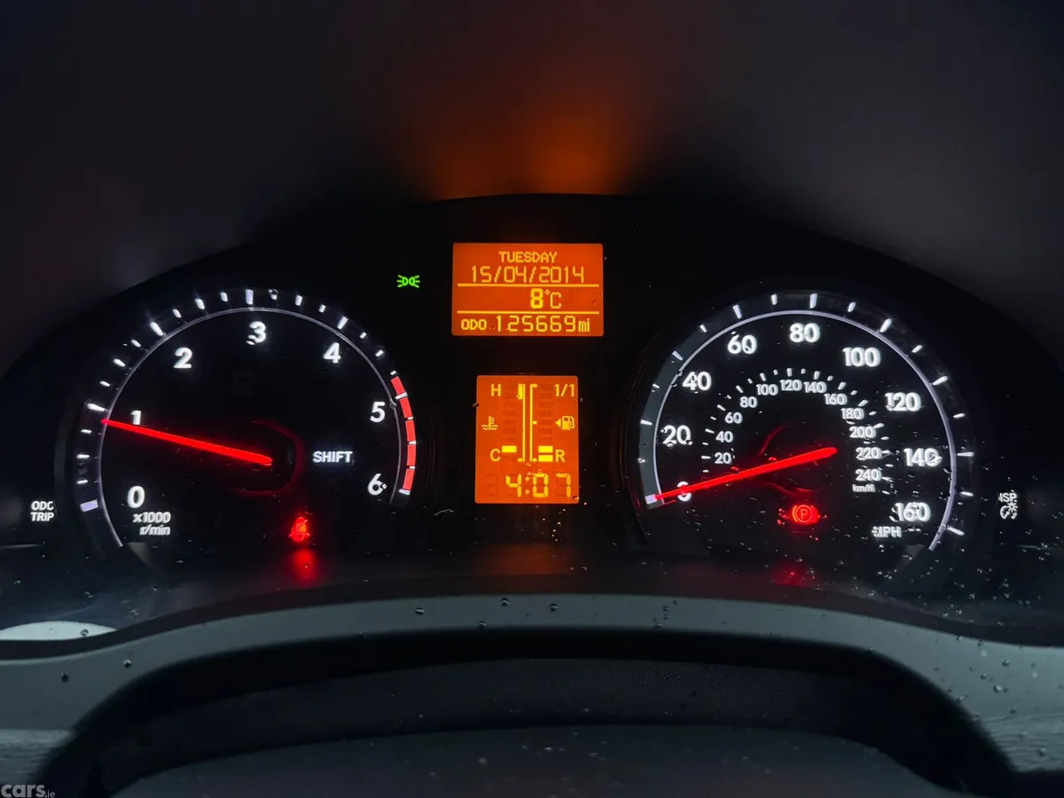 Toyota Avensis Estate, Diesel, 2015, White