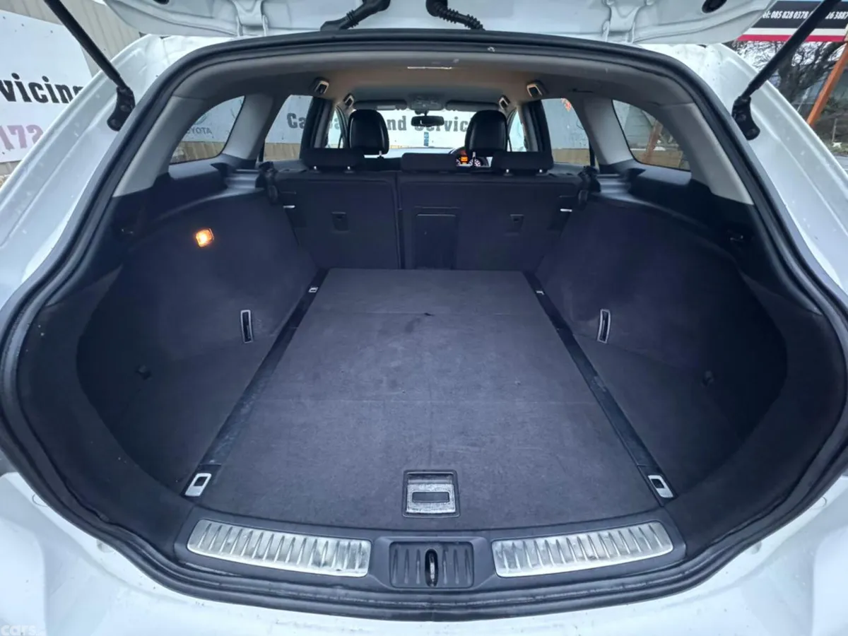 Toyota Avensis Estate, Diesel, 2015, White