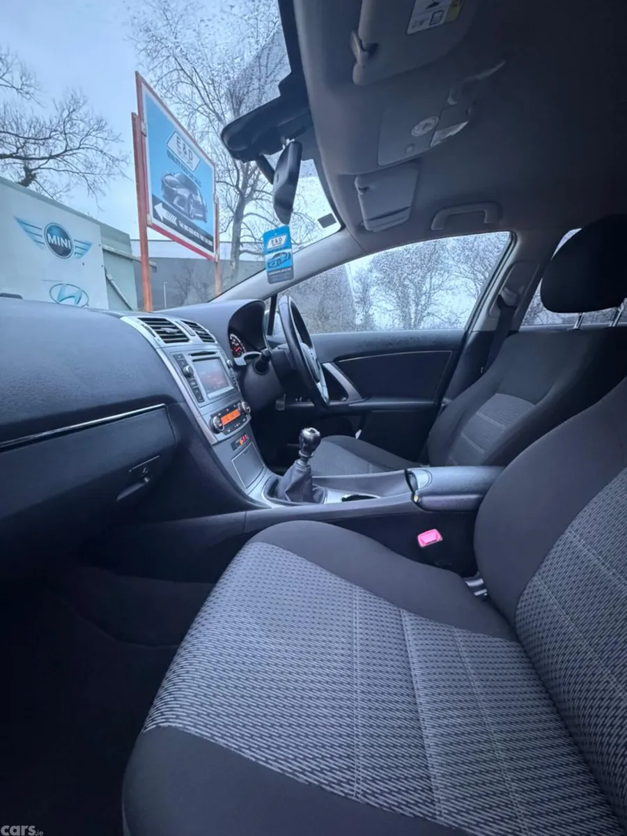 Toyota Avensis Estate, Diesel, 2015, White